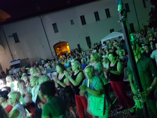 foto pubblico concerto settimo 2018